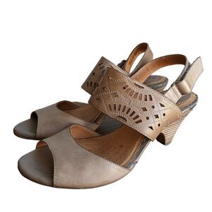 Clarks Artisan heeled sandales size 8